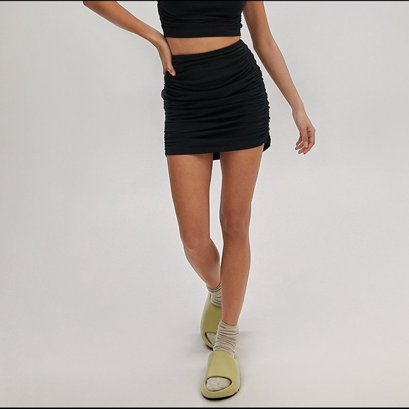 Aritzia TNA Malibu Skirt Black Size Medium - Picture 2 of 6